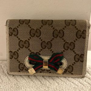 Gucci GG Brown Tan Bifold Card Holder with Green Red Fabric Bow 162769-3731